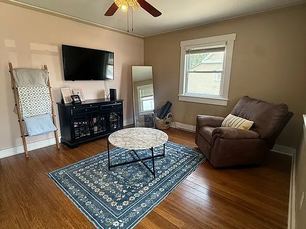 12 W Hunter St, Sullivan, IL 61951