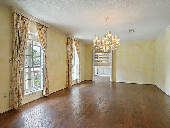 4th image of 1005 Esther Blvd