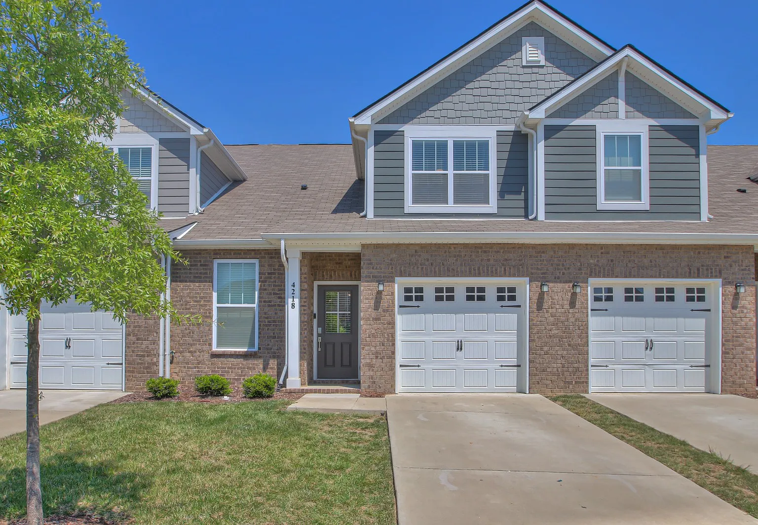 3 bed, 2.5 bath, 1906 sqft, $2,300 — Photo 2