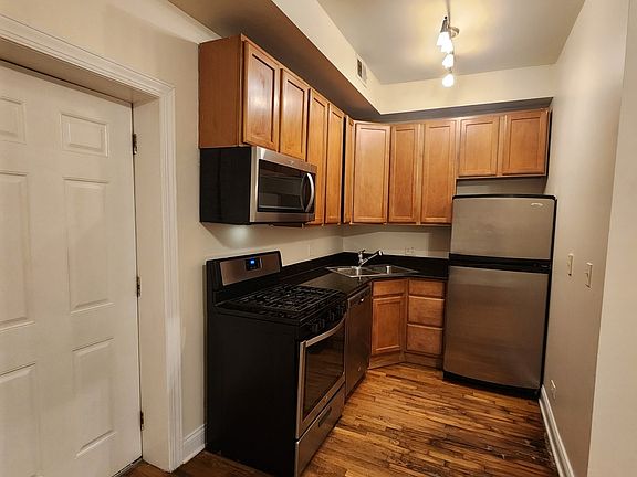 4th image of 6812 N Wayne Ave APT 1c