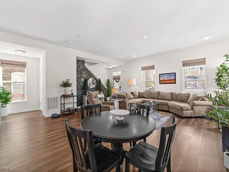 11813 Wade Park Ave — Photo 13
