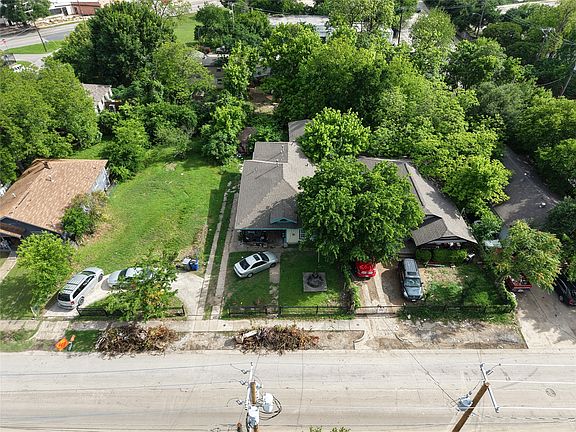 5th image of 806 E 12th St