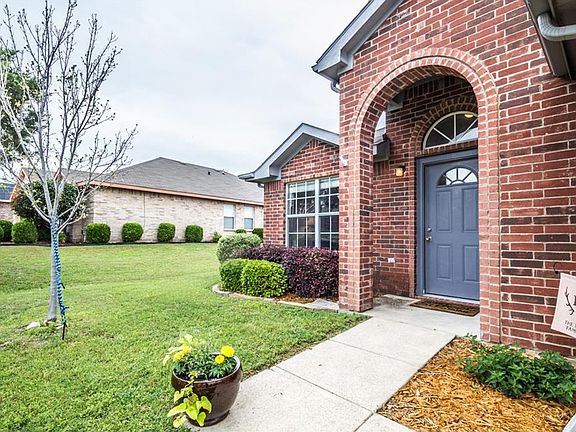 3rd image of 1083 Magnolia Ln