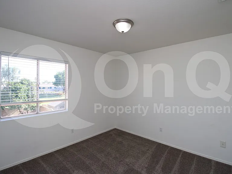 137 W Leah Ct — Photo 15