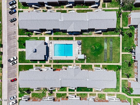3rd image of 190 E Olmstead Dr Unit B8