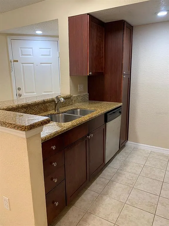1 bed, 1.0 bath, 711 sqft, $1,400 — Photo 3