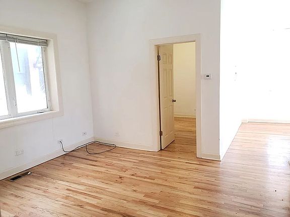 2nd image of 1451 N Maplewood Ave APT 2R