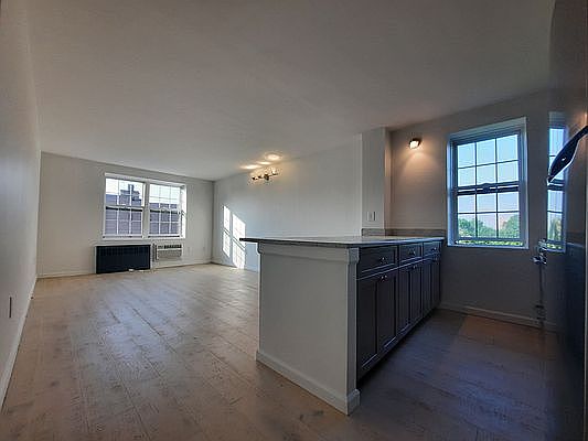 1st image of 829 Greenwood Ave APT 7D