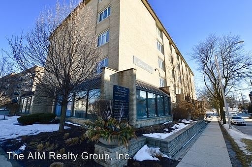 2nd image of 5133 Washington St APT 4E