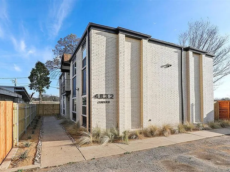 4832 Locke Ave — Photo 7
