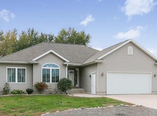 3055 Timber Creek Cir, Riverside, IA 52327