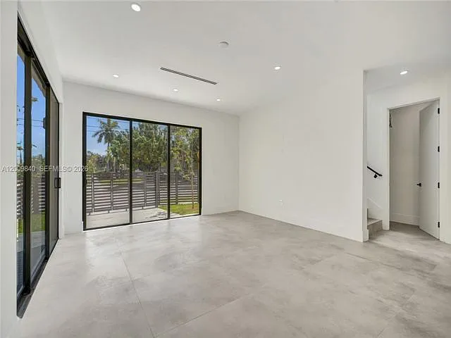 2411 SW 16th Ter — Photo 20