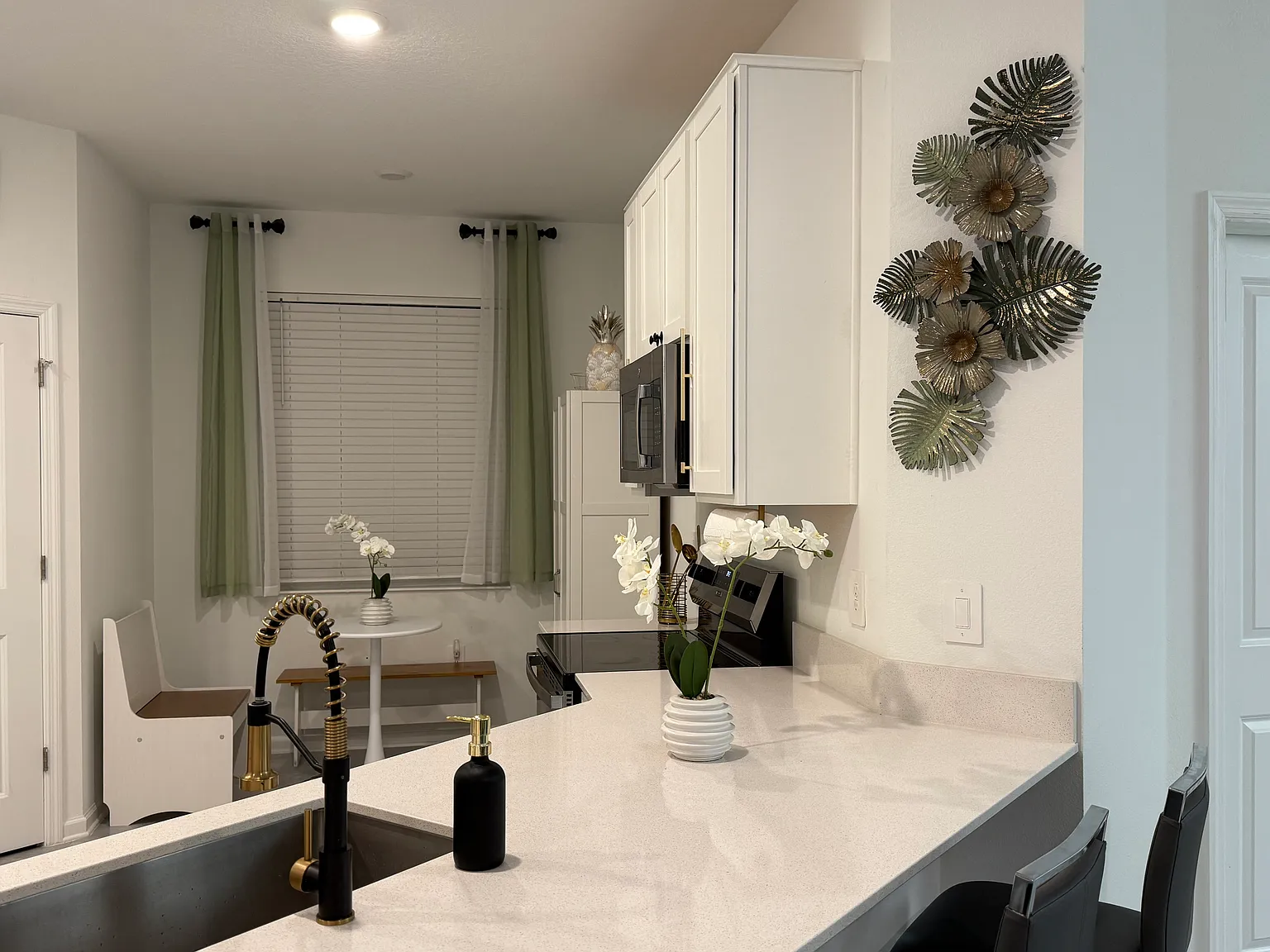 4 bed, 2109 sqft, $2,590 — Photo 3