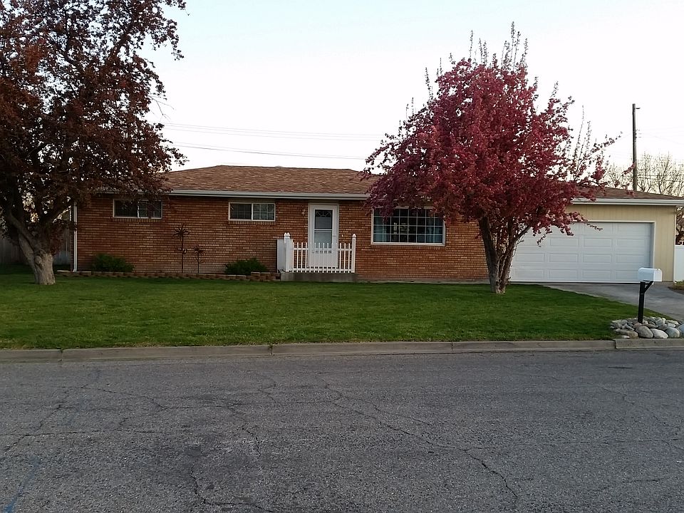 1st image of 798 Greenwood Dr