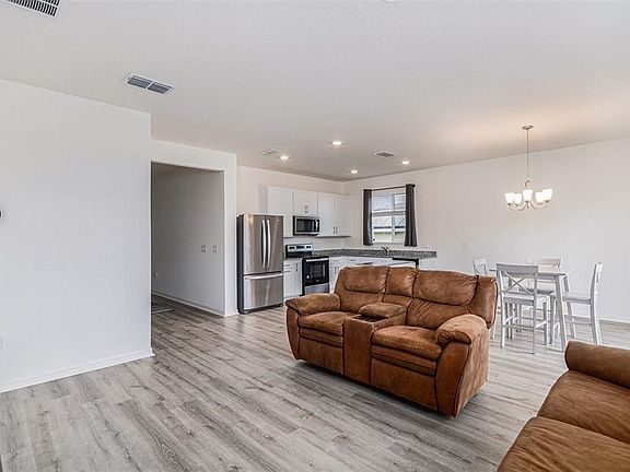 4th image of 756 Rioja Dr