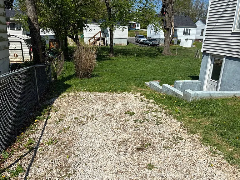 504 Henry St — Photo 6