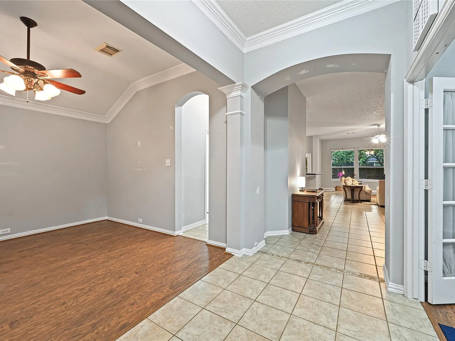 3 bed, 2.0 bath, 2325 sqft, $2,400 — Photo 4
