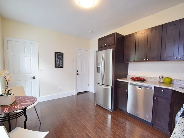 56-60 Woodlawn St #3 — Photo 8