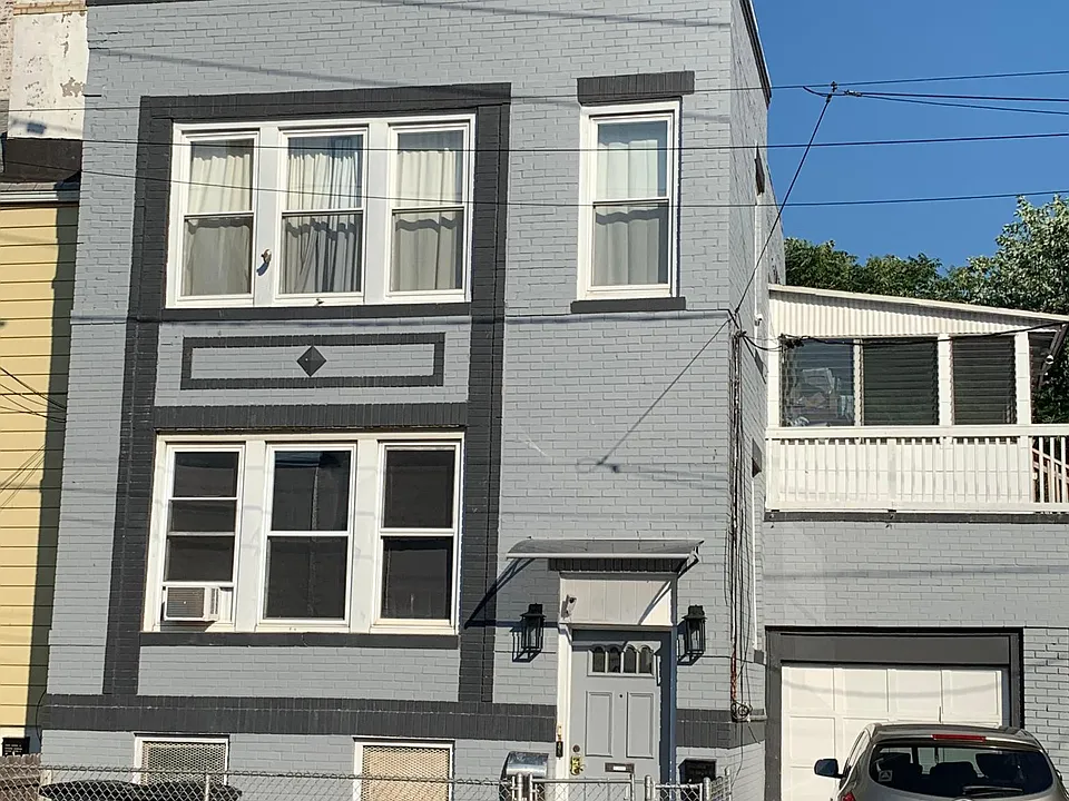 77 Laidlaw Ave #1