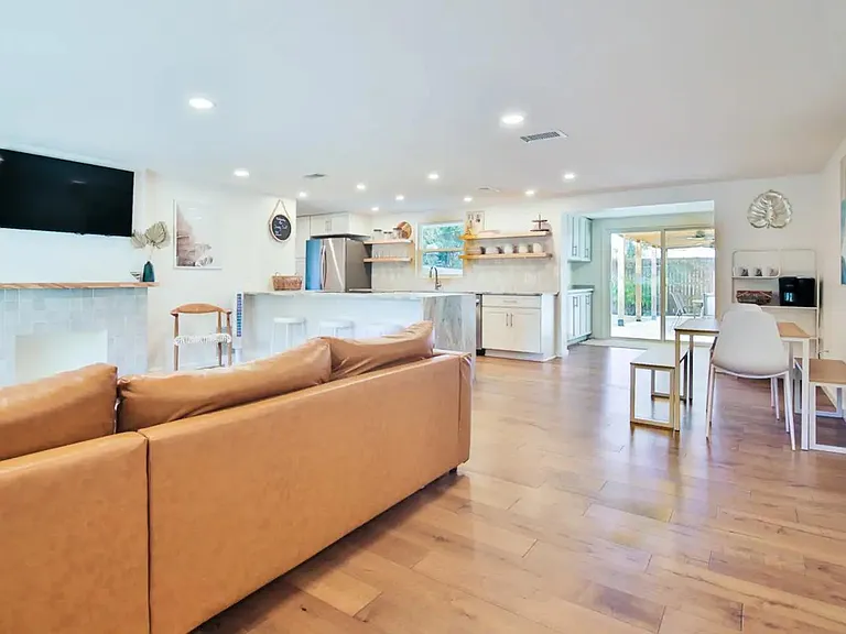 2249 Grove St — Photo 3