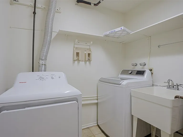 2270 Sandia Dr — Photo 25