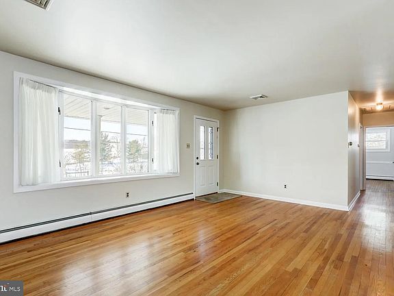 4th image of 720 S Cocalico Rd