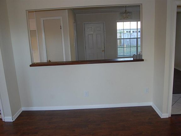 4th image of 3216 Princeton Dr