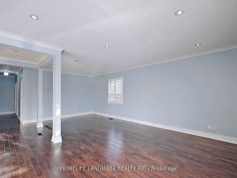381 Osiris Dr — Photo 3