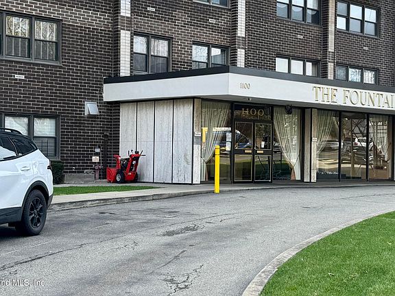 3rd image of 1100 Clove Rd APT 2B
