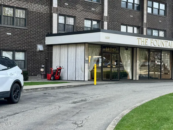 1100 Clove Rd APT 2B, Staten Island, NY 10301