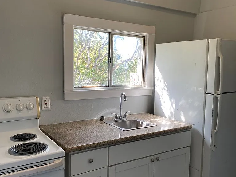 1318 Willow St #6 — Photo 1