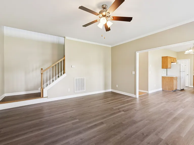 1030 Persimmon Dr — Photo 5