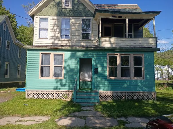 10 Woodside Ave, Gloversville, NY 12078