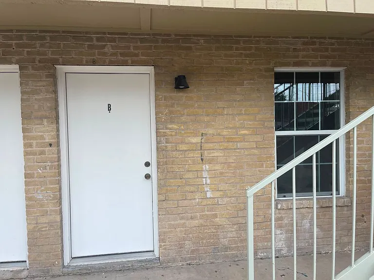 4018 San Agustin Ave #B — Photo 2