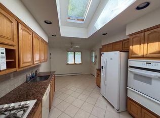 10 Lenore St, Syosset, NY 11791