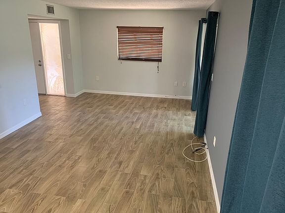 5th image of 120 Hibiscus Woods Ct APT 7C