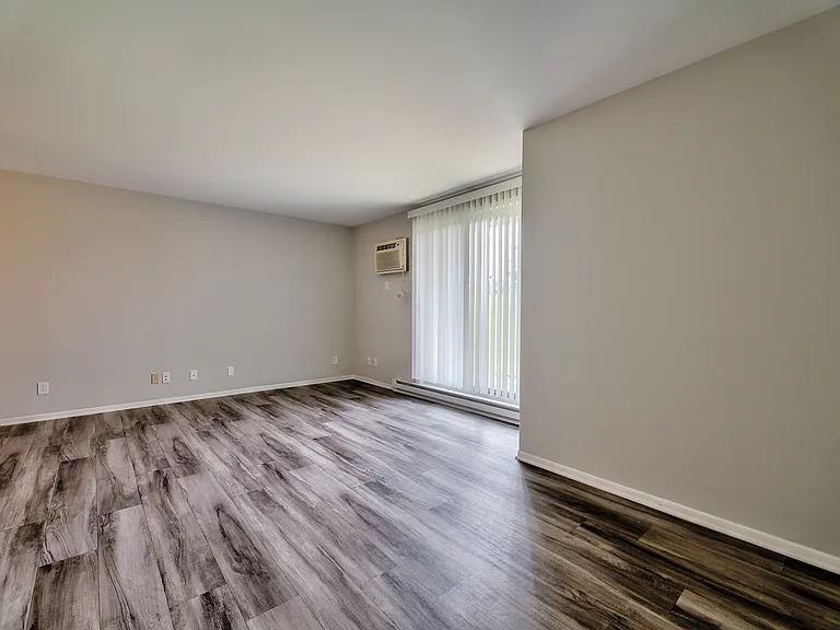 Glen Hills Apartments — Photo 9