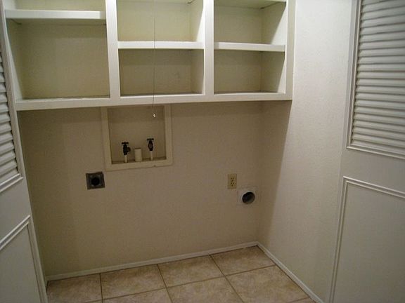 5th image of 953 Middle Cove Dr