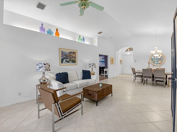 4th image of 5304 Wycombe Avenue