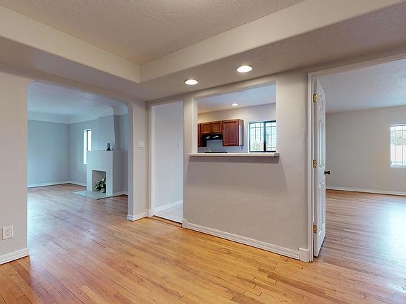 3rd image of 544 Carlisle Blvd NE