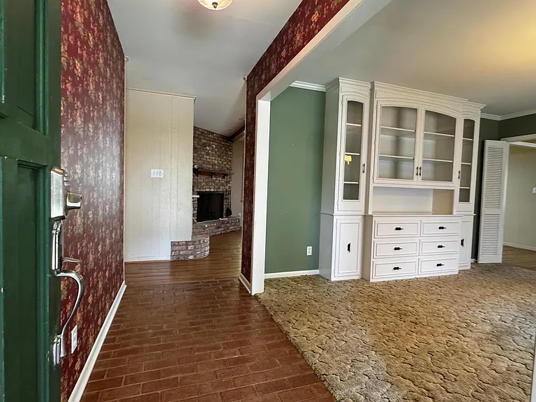 809 Atlow Dr — Photo 2