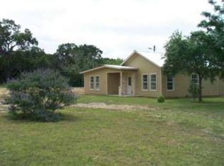 318 9th St E, Pipe Creek, TX 78063