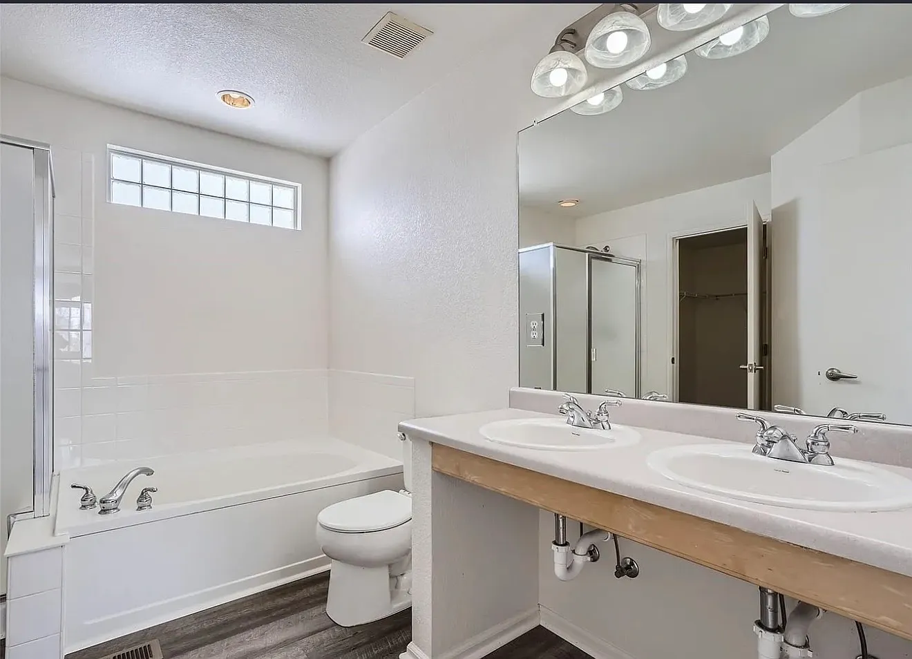 3 bed, 1942 sqft, $3,000 — Photo 3