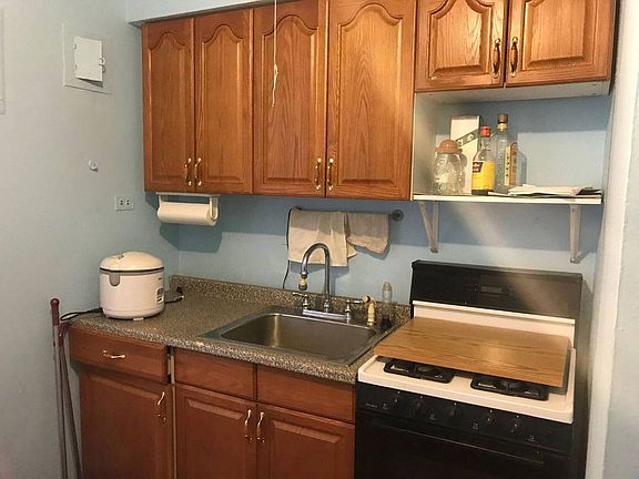 3rd image of 14435 Sanford Ave APT 5C