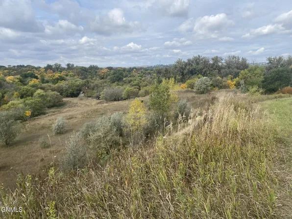 1601 Plains Bnd SE, Mandan, ND 58554