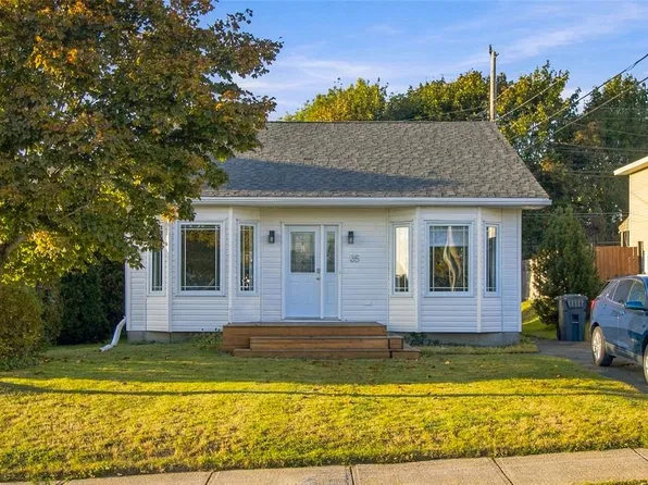 35 Ellesmere Avenue, Paradise, NL A1L1E8