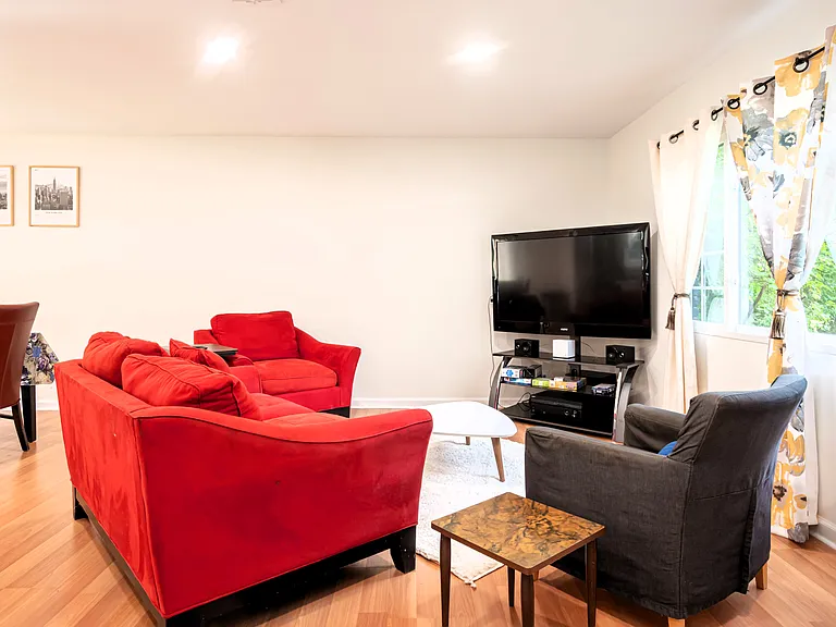 5 Beaver Brook Dr — Photo 2