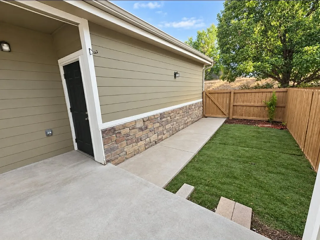 2 bed, 2.5 bath, $1,900 — Photo 3