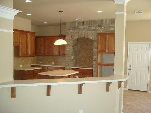 4th image of 2702 Leslie Dr
