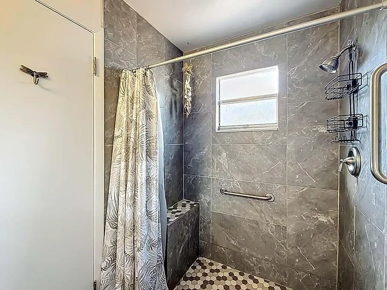 274 NE Glentry Ave — Photo 17
